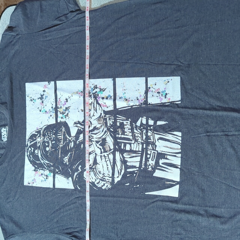 Darth Vader Panel & Flower Pattern T-shirt - Picture 3 of 4